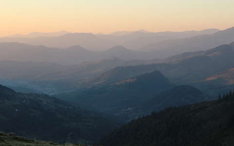 Radnai havasok, esteledik