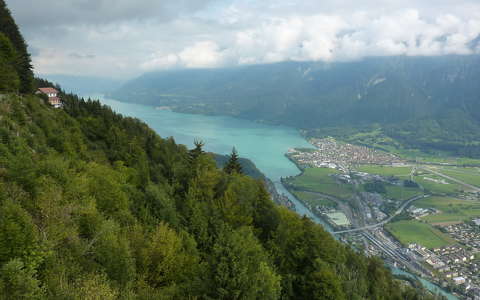 Interlaken, Svájc az egyik tóval