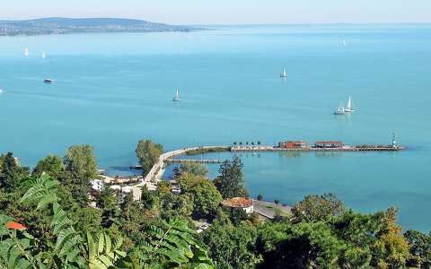 Balaton nyár kikötő vitorlás