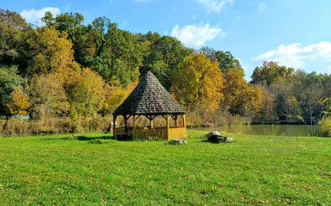 Kikerics tavi pihenő / Ősz / Almamellék