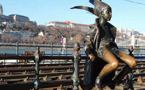 Kis királylány a Dunaparton,Budapest