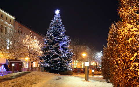 Szolnok Kossuth tér - karácsonyfa