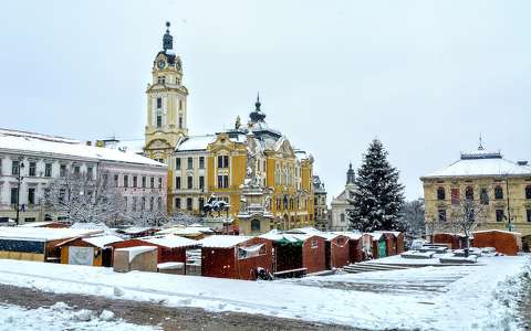 Havas Széchenyi tér és Adventi vásár / Pécs