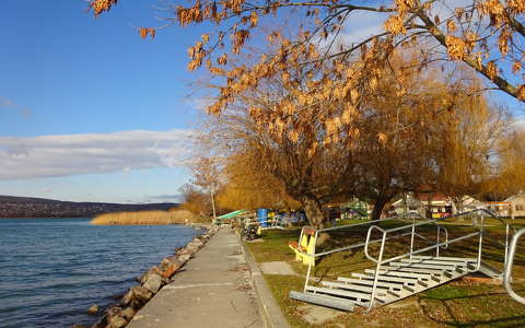 Balatonfűzfő, tavasz a télben.