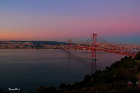 Ponte Sobre o Rio Tejo