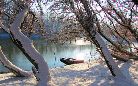 csónak címlapfotó folyó tél