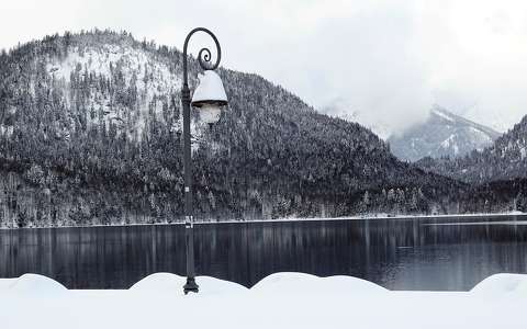 hegy lámpa tél tó