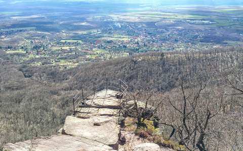 Zsongorkői lelátó / Györkő Zsombor