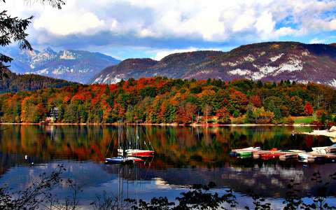 hegy tó vitorlás ősz