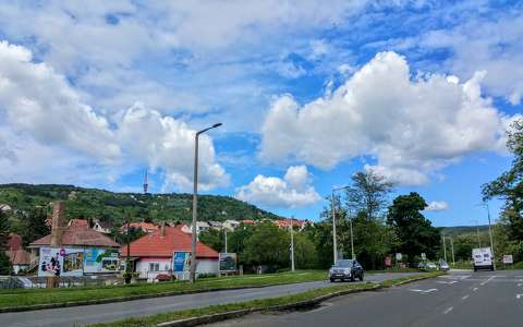 Gomolyfelhős Budai külváros / Pécs / Györkő Zsombor