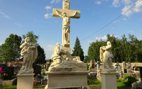 Kecskéd műemlék szoborcsoportja.