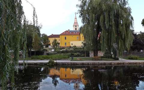 kertek és parkok pad tükröződés ősz