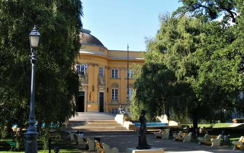Debrecen, Déri Múzeum, Déri tér