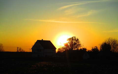 címlapfotó ház naplemente