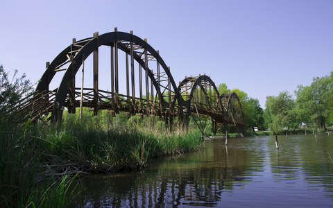 címlapfotó híd tavasz