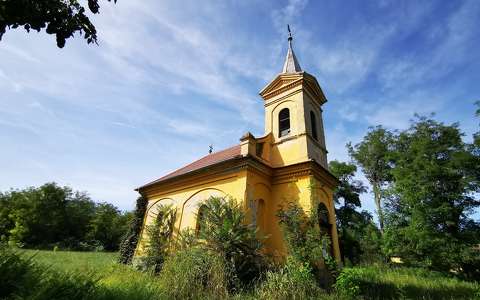magyarország tavasz templom