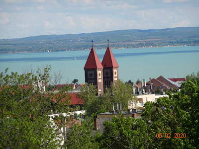 Balatonfüred, Vörös templom tornyai