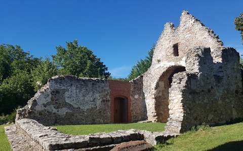 Balatonfűzfő Mámai templomrom