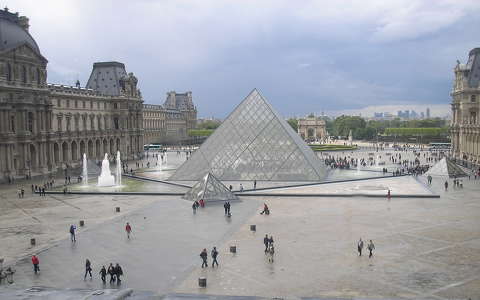 Louvre, Párizs, 2008.
