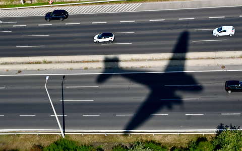 címlapfotó repülő árnyék út