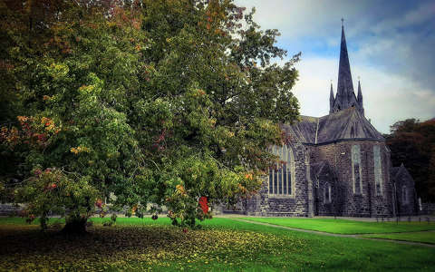címlapfotó templom írország ősz