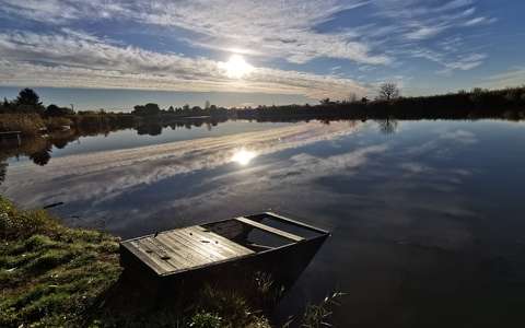 Csónak a Holt Tiszán