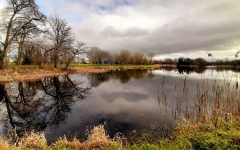 címlapfotó tó tükröződés írország