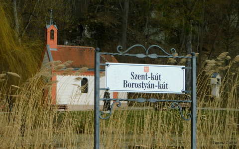 Bakonybél, Szent-kút, Borostyán-kút.