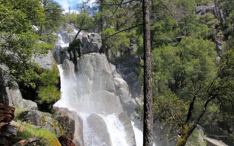 Chilnualna vízesés, Yosemite NP, California, USA \n(Kővé dermedt oriás)