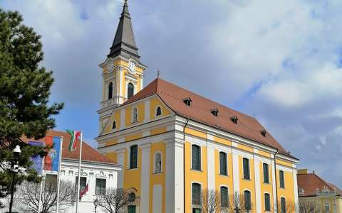 magyarország székesfehérvár templom óra