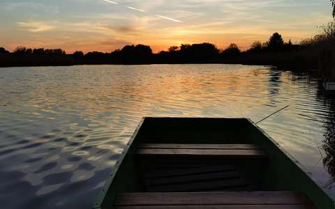 csónak folyó naplemente