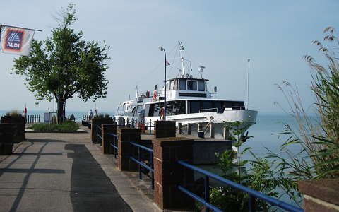 Balatonalmádi, hajó állomás.