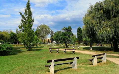 kertek és parkok pad