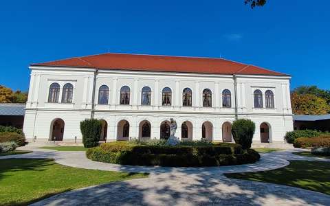 Balatonfüred Anna bál helyszíne.