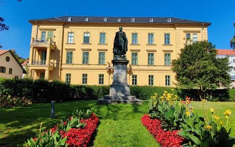 ház kertek és parkok magyarország szobor