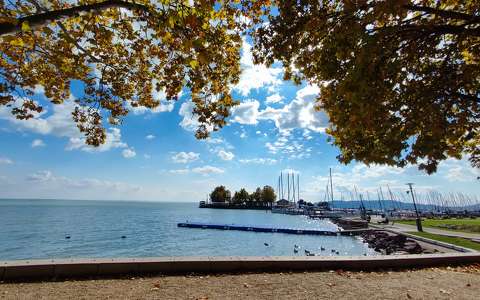 balaton kikötő magyarország tó