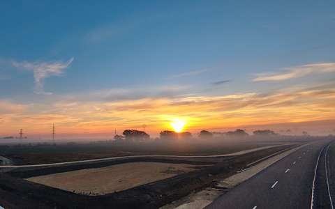 Ködös napkelte az M4 hídjáról