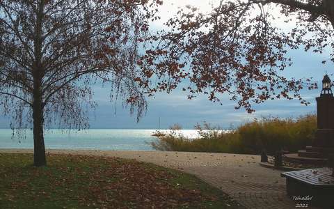 Balatonalmádi, tó, ősz. Erzsébet park