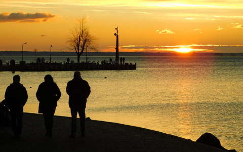Sziluett és Napfelkelte 2022.01.01. Balatonalmádi