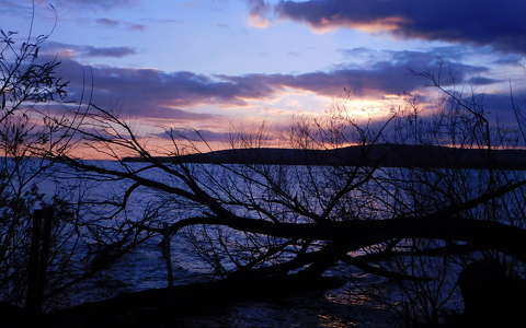 Kék óra Balatonfűzfőn