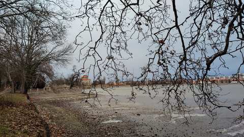 Tatai tó a várral