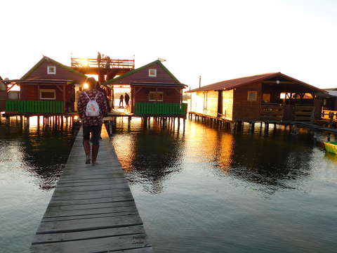 Naplemente, Bokodi-tó, az úszó horgászfalu