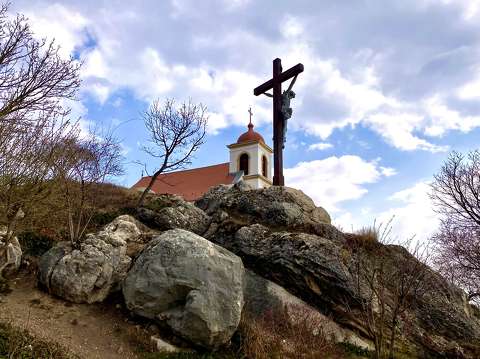 címlapfotó magyarország pécs szobor