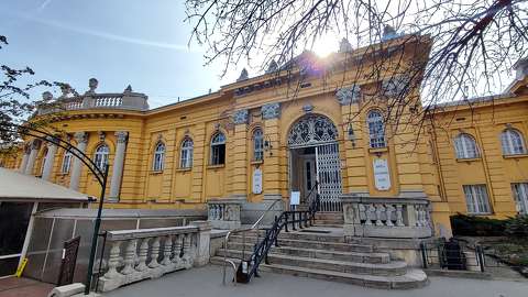 Széchenyi fürdő oldala