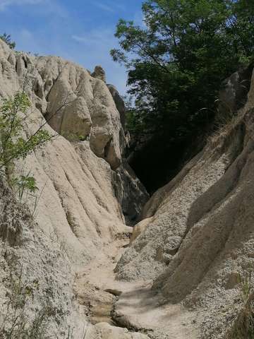 Kazár riolittufa