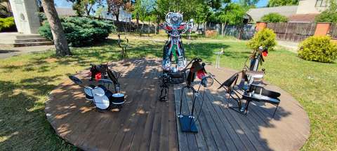 Buzgán Attila alkotó Besenyszög