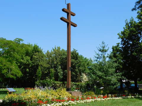 Balatonalmádi, Szent István park, Kettős kereszt