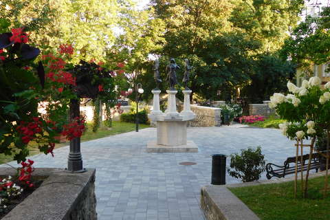 Tapolca, Négy évszak szoborcsoport