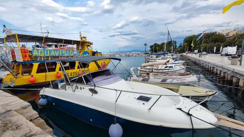 csónak hajó horvátország kikötő