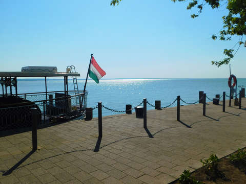 Balatonalmádi, a sétahajó útra kész